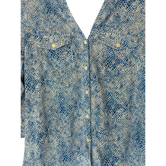 J. McLaughlin Button Up Blouse Blue White Stretch Croc Print V-Neck Size XS - Picture 3 of 11